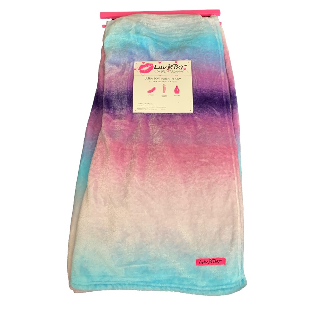 Betsey Johnson Luv Betsey Ultra Soft Plush Throw